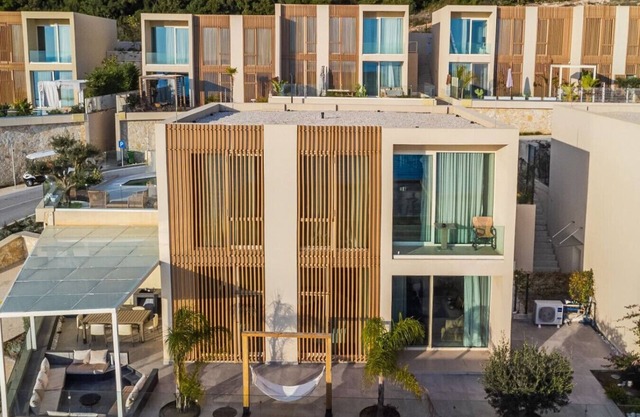 Seaside Retreat | Green Coast