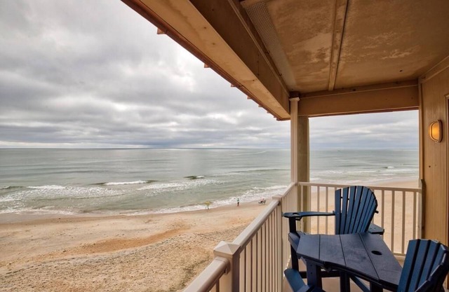 SEASIDE SERENITY! Oceanfront at Topsail Dunes.