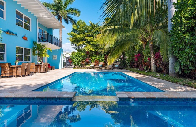 ⭐SEASIDE SERENITY⭐Singer Island 2/2⭐Huge Pool+Spa⭐