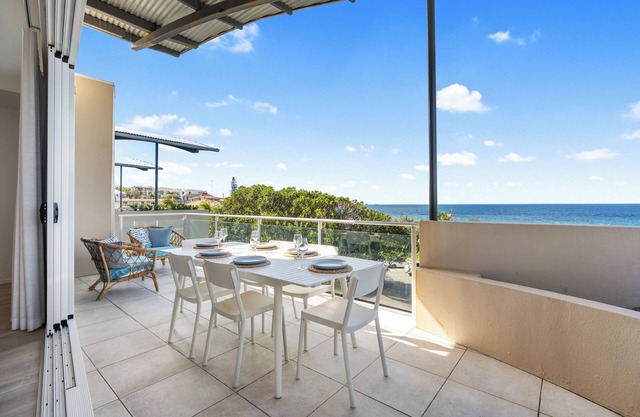 Seaside Serenity: Oceanview Retreat at Sunrise Beach