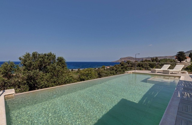 Seaside Villa Sfinari – Steps from the Beach