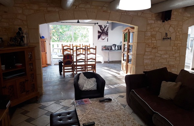 SEASONAL RENT BEAUTIFUL VILLA WITH POOL