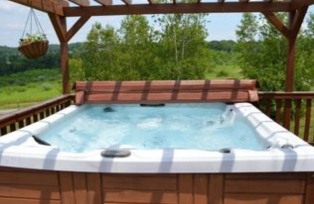 SEASONAL RENTAL.Cozy 3/2 Cabin w/Hot TubnClose to Blue Mountain and Camelback
