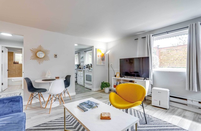 Seattle Garden Apt: Walk to Water & Amenities!