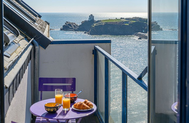 Seaview ! Bright veranda apartment at the foot of the beach