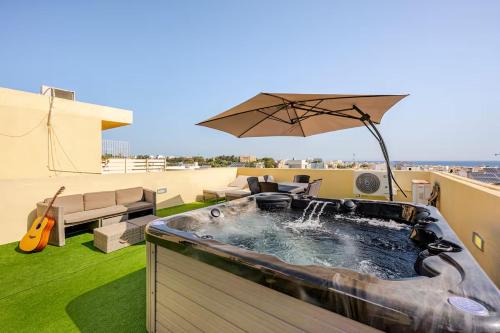 Seaview Jacuzzi 3BR Penthouse