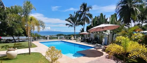 Seaview Residence Garden Room1