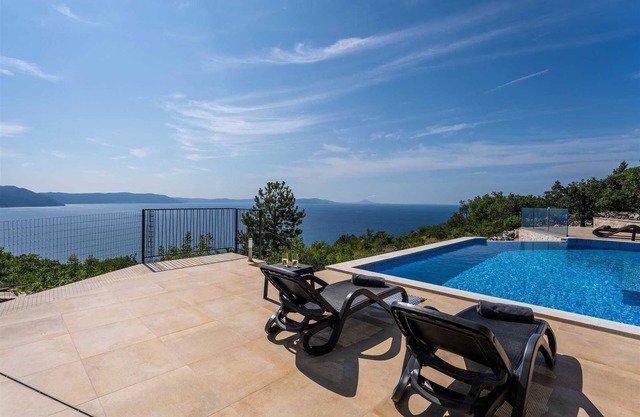 Seaview Villa Mare Visum in a peaceful location