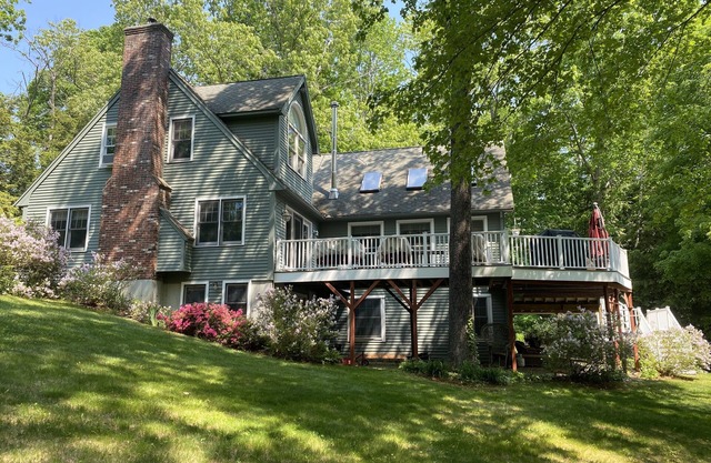 Secluded 2-Acre Lakefront Home! Book Your Getaway!