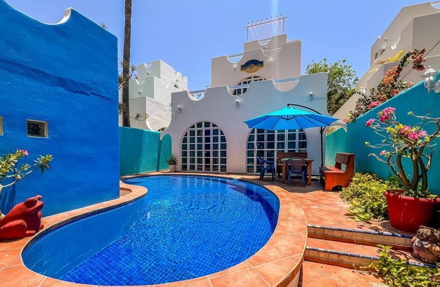 Secluded 4 BR w/Private Pool.