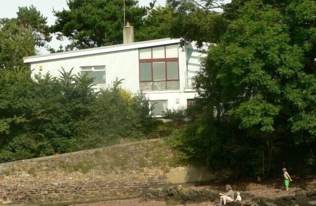 Secluded beachside 4 bed house, family & dog friendly, stunning creek views