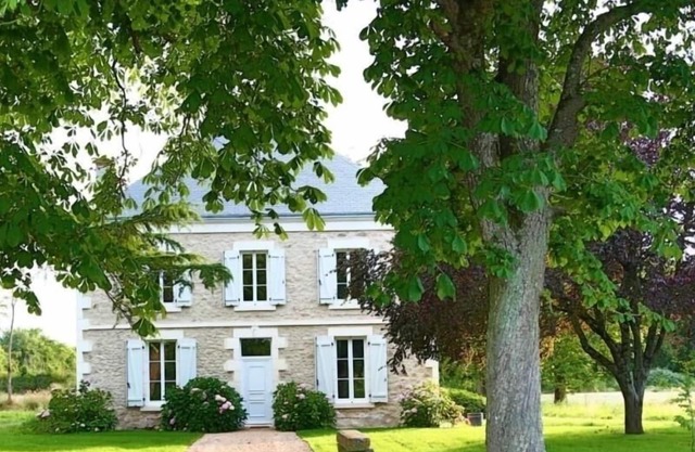 Secluded Berry Retreat: Lakeside Manor with Wildlife, Fishing, and Nature Trails