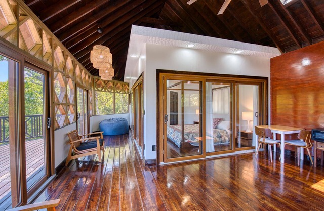 Secluded Cabana - AC, Privacy, Forest View, King, Deck, Kitchen