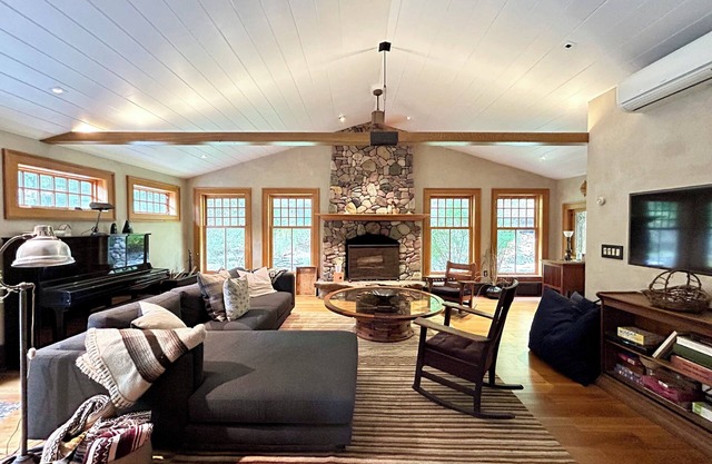 Secluded Catskills Mountainside Lodge near Woodstock, Phoenicia