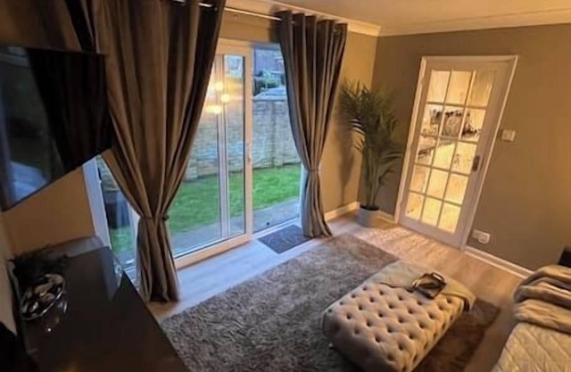Secluded Cosy Annex with free parking. Sleeps 4