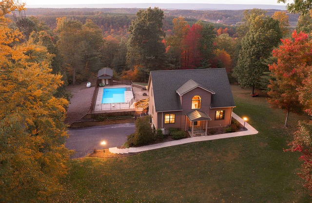 Secluded House | Hot Tub and Pool | Espresso Bar