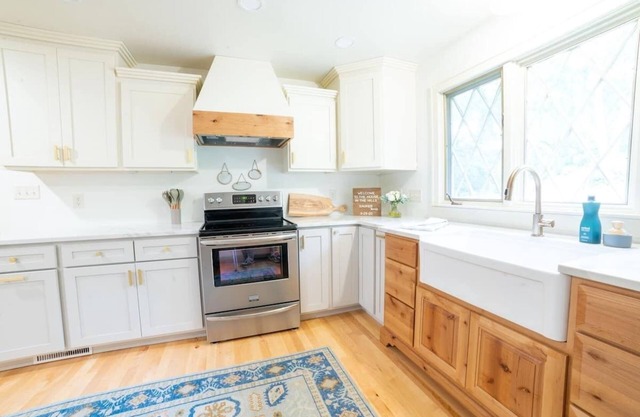 Secluded luxury House in the Hills w/king bed