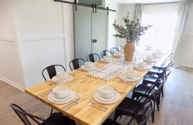 Secluded Modern Farmhouse on 3 Acres - 4m. from all things Chickasha