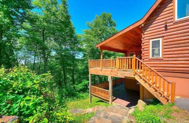 Secluded Mountainbrook at Crabtree Falls , Paradise in Little Switzerland NC