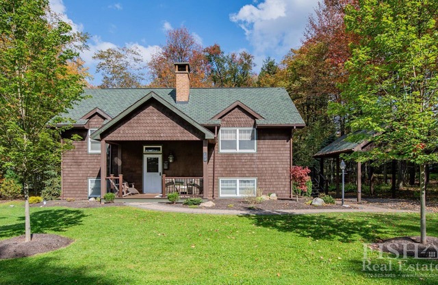 Secluded "Peace" traditional cottage in Eagles Mere