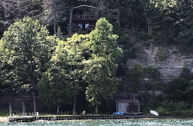 Secluded seasonal Seneca Lake Cottage Overlooking the Lake