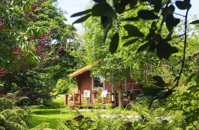 Secluded Swedish Lodge in Private Lakeside Gardens