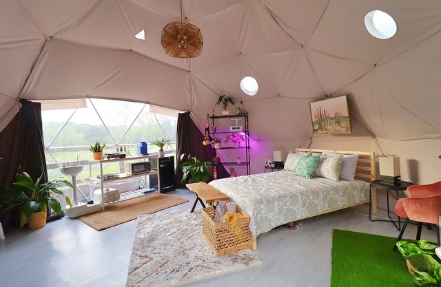 Secluded Texas Glamping Dome with AC, East Texas