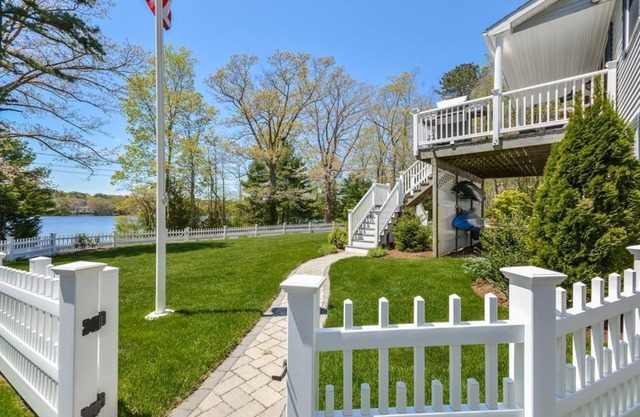 Secluded Tranquil Waterfront, Beautiful Lake View, With A Private Dock