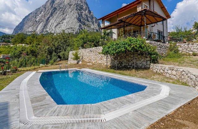 Secluded Villa with on Mountainside in Antalya
