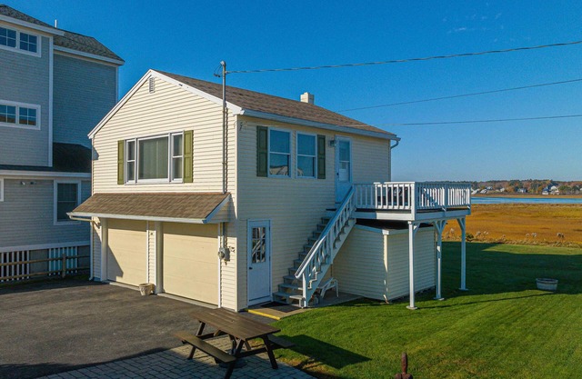 Second Floor Apartment Across from the Beach with Private Access to Beach!