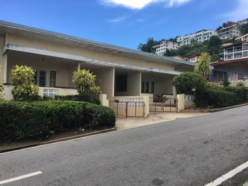 Secure charming 1-bedroom house