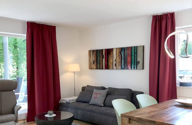 Seeglück vacation apartment - high-quality apartment in the villa district with south-facing balcony