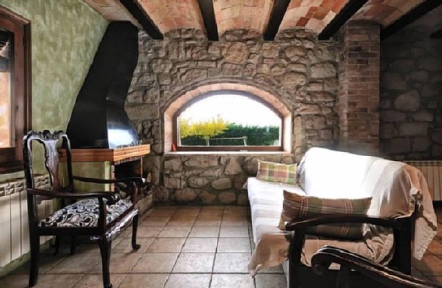Self catering 5 Alzines for 6 people