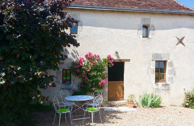 Self-catering cottage with swimming pool in Touraine