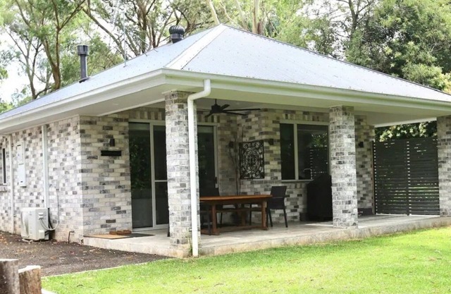 Self Contained Cottage in Bowral with Fireplace