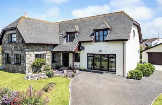 Self-contained, self catering annex, 3 miles to Minack, Porthcurno, SW Coastpath