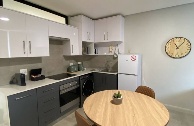 Selfcatering apartment in Summerstrand featuring luxury amenities & free parking