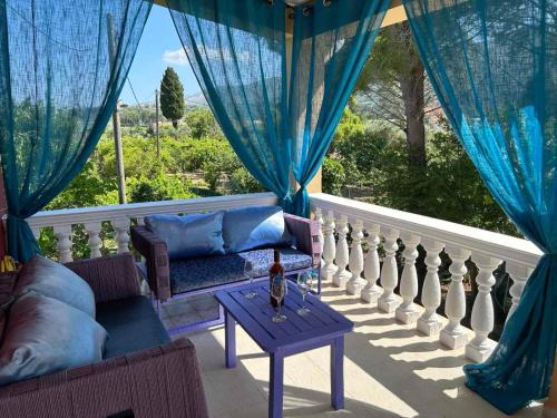 Selini Suite 2nd floor Panoramic Vineyard Views