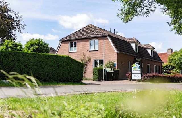 Semi-detached 10-person group accommodation