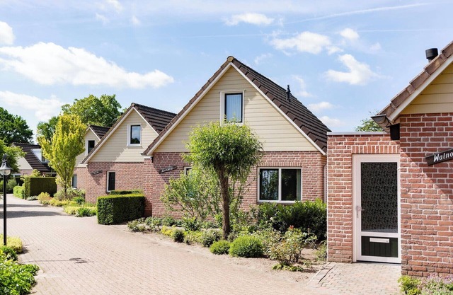Semi-detached bungalow for 6 persons