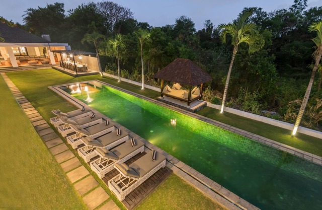 Seminyak, Large Groups, 11 Bdr/14 beds,Near Beach