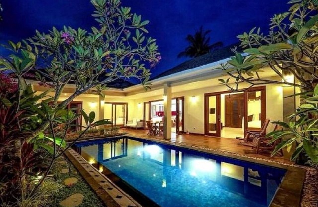 Senggigi Art Market is 1.6 mi from the property.