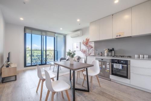 Serene 2br2ba Apt In Parkville Pool Gym Parkin