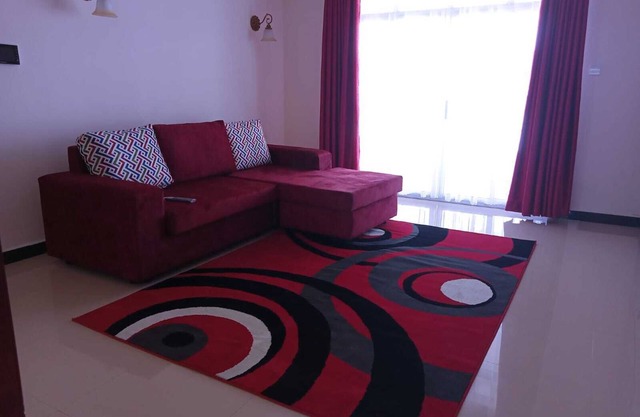 Serene and executive - 10 mins from the airport