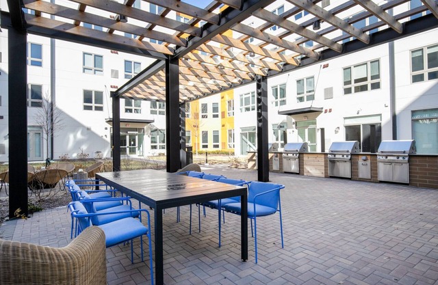 Serene Arlington Heights 2BR w/ Gym & W/D, easy commute, by Blueground