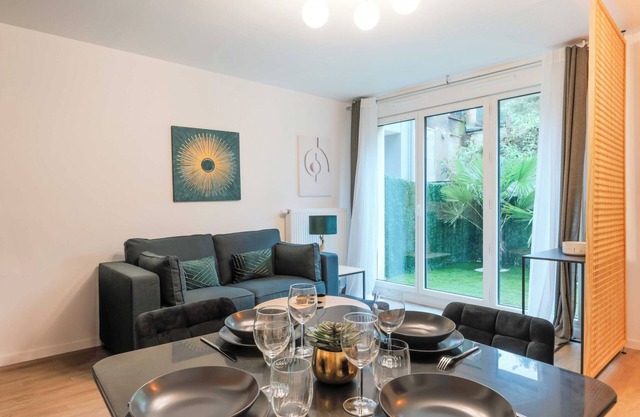 Serene break with terrace on the outskirts of Paris