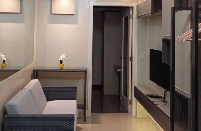 Serene Condo Retreat in Lapu-Lapu with Stunning Views