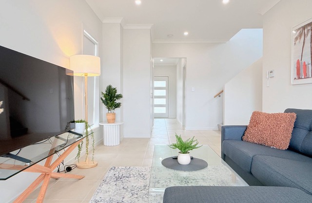 Serene Escape 4BR & 2.5Bath Retreat in Rochedale