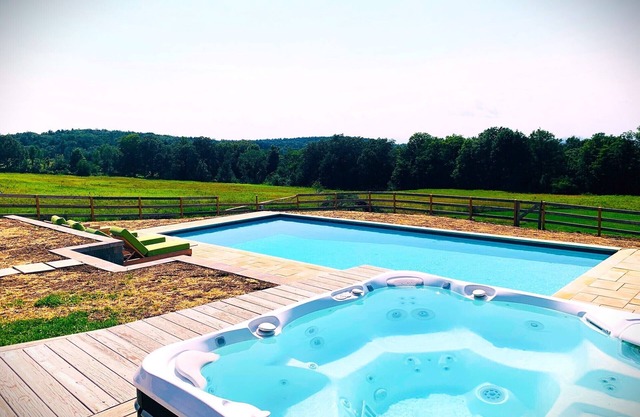 Serene Farmhouse Villa: Pool + Hot Tub and Grill
