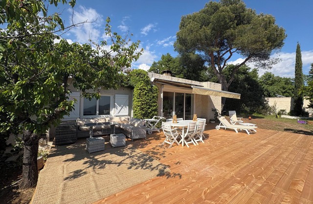 Serene Mediterranean Escape above Nice with sea view - Villa Horizon Blue